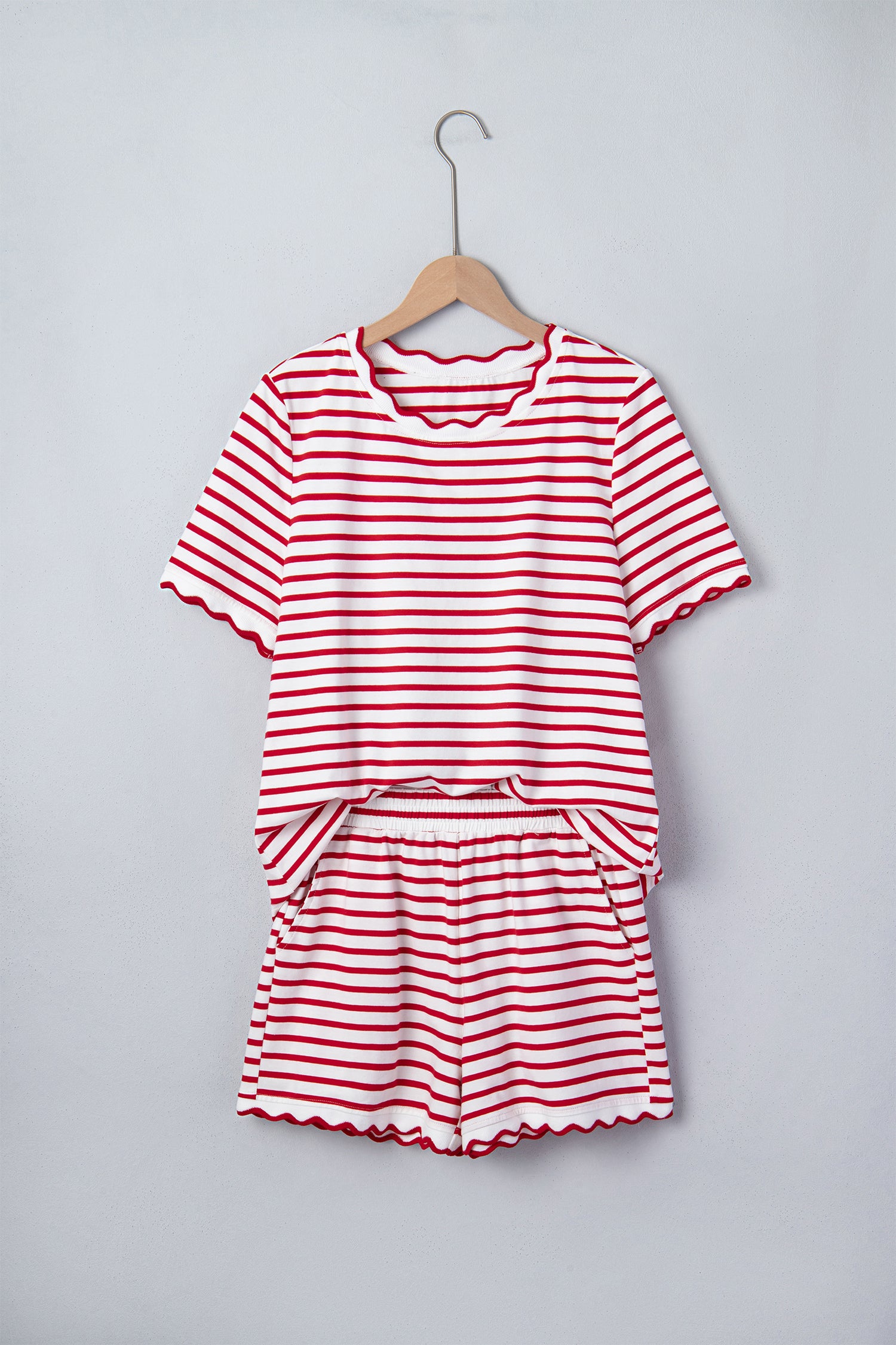 Red Stripe Scallop Trim Casual Top 2pcs Short Set
